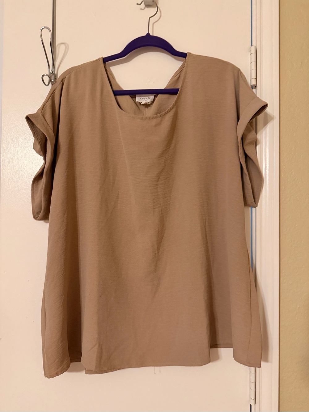 ANDREE BY UNIT Taupe Short Sleeve Scoop Neck Blouse